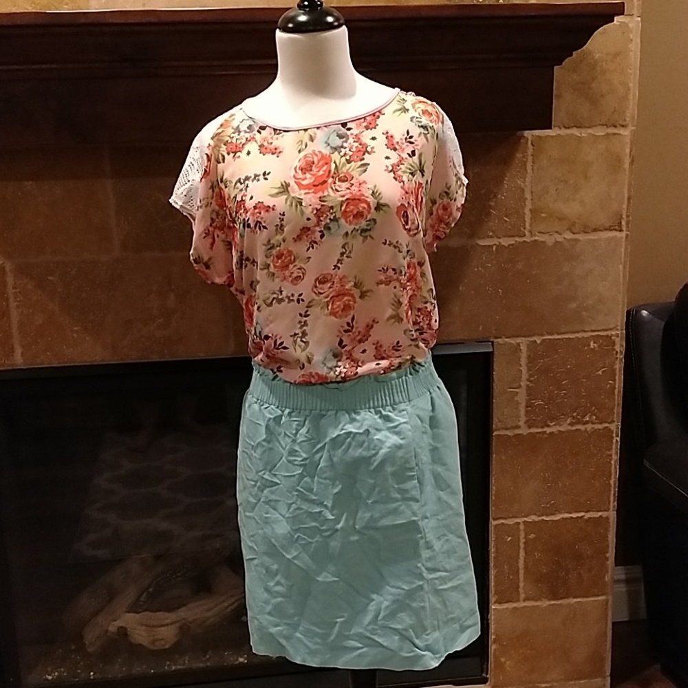 Linen/Cotton skirt size 8, short sleeve floral blo